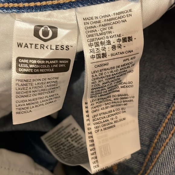 NWT Levi's Super High Rise  Loose Taper Jean in size 25 - Picture 9 of 10